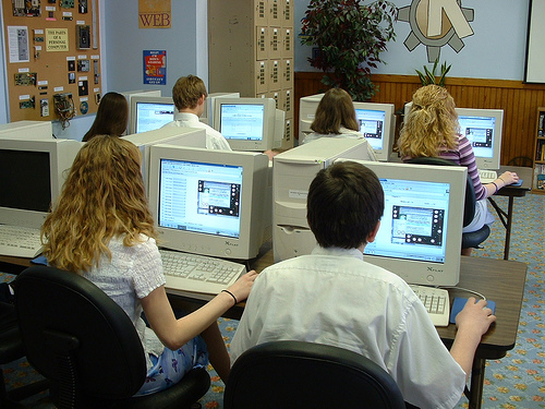 Computer lab, photo via Wikimedia Commons