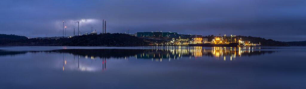 Oil refinery, photo by W.carter via Wikimedia Commons