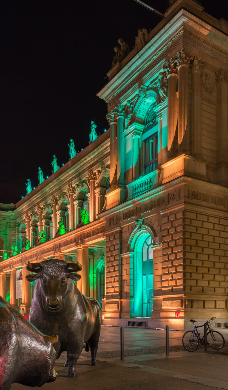 Frankfurt stock exchange hall, photo by NorbertNagel via Wikimedia Commons